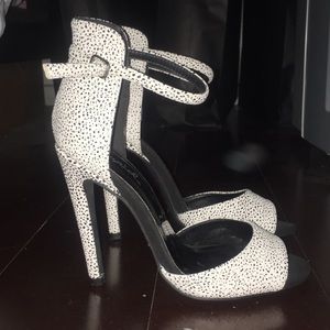 New Qupid Strappy Sandals Sz 6